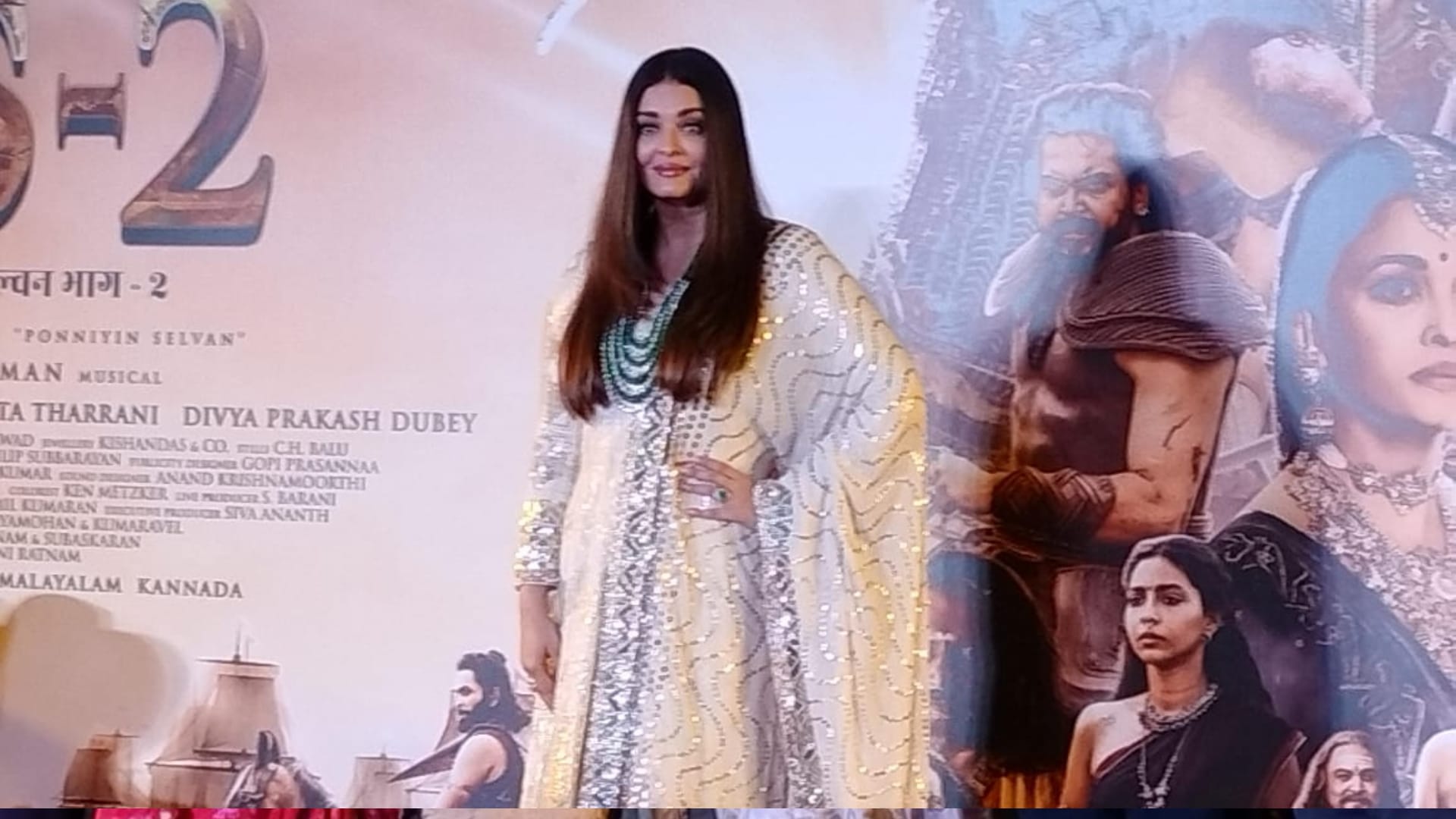 Actress Aishwarya Rai Bachchan Touches Mani Ratnam Feet At Ponniyin Selvan 2 Trailer launch Event