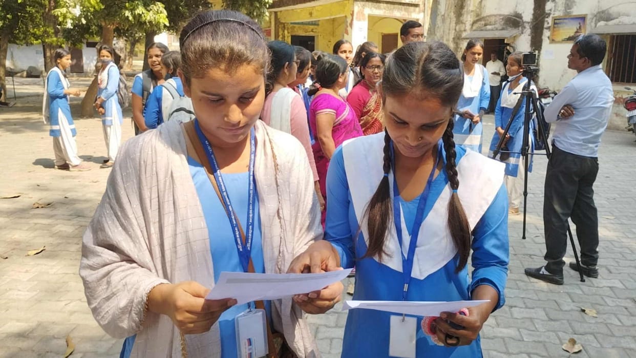 girls top in UP Board exam Result 2023 gorakhpur
