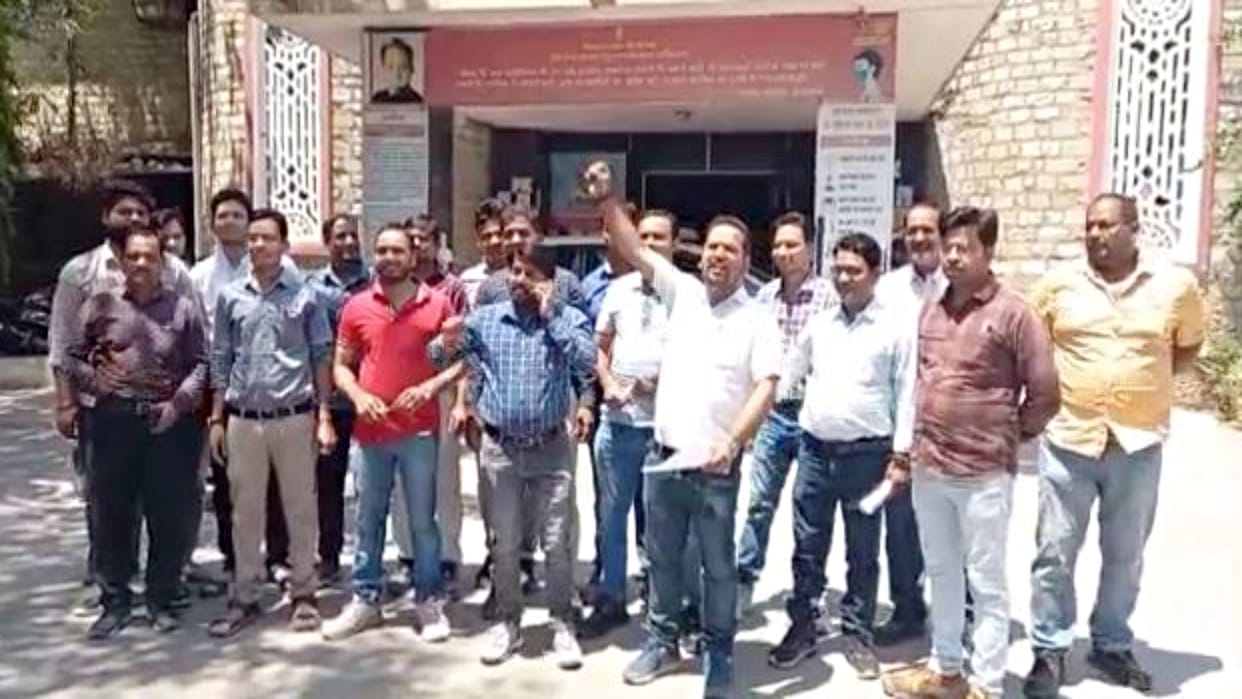 In Chittorgarh, junior engineer angry with the government for salary related demands