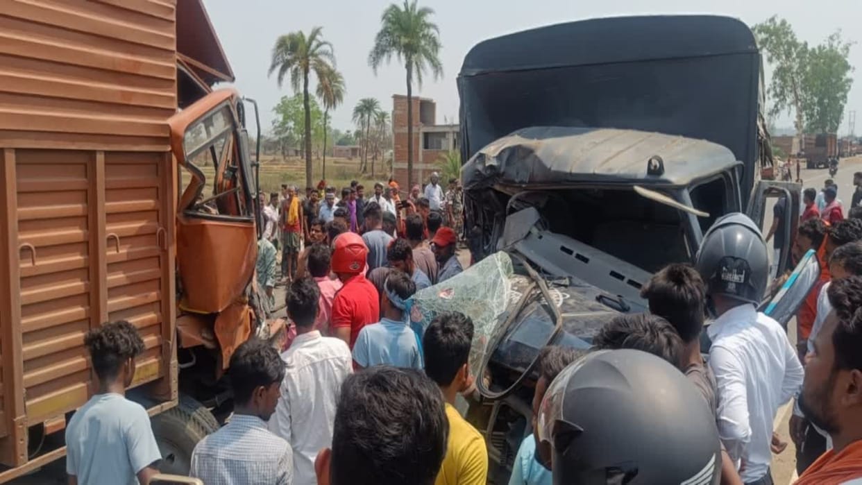 Jharkhand: Trailer collides with bus on Ranchi-Patna highway, two killed and 10 injured