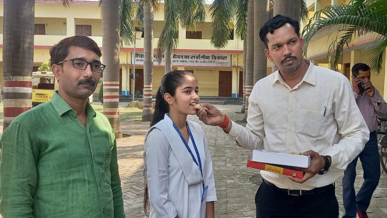 High school topper Shreyanshi Singh wants to become IAS.