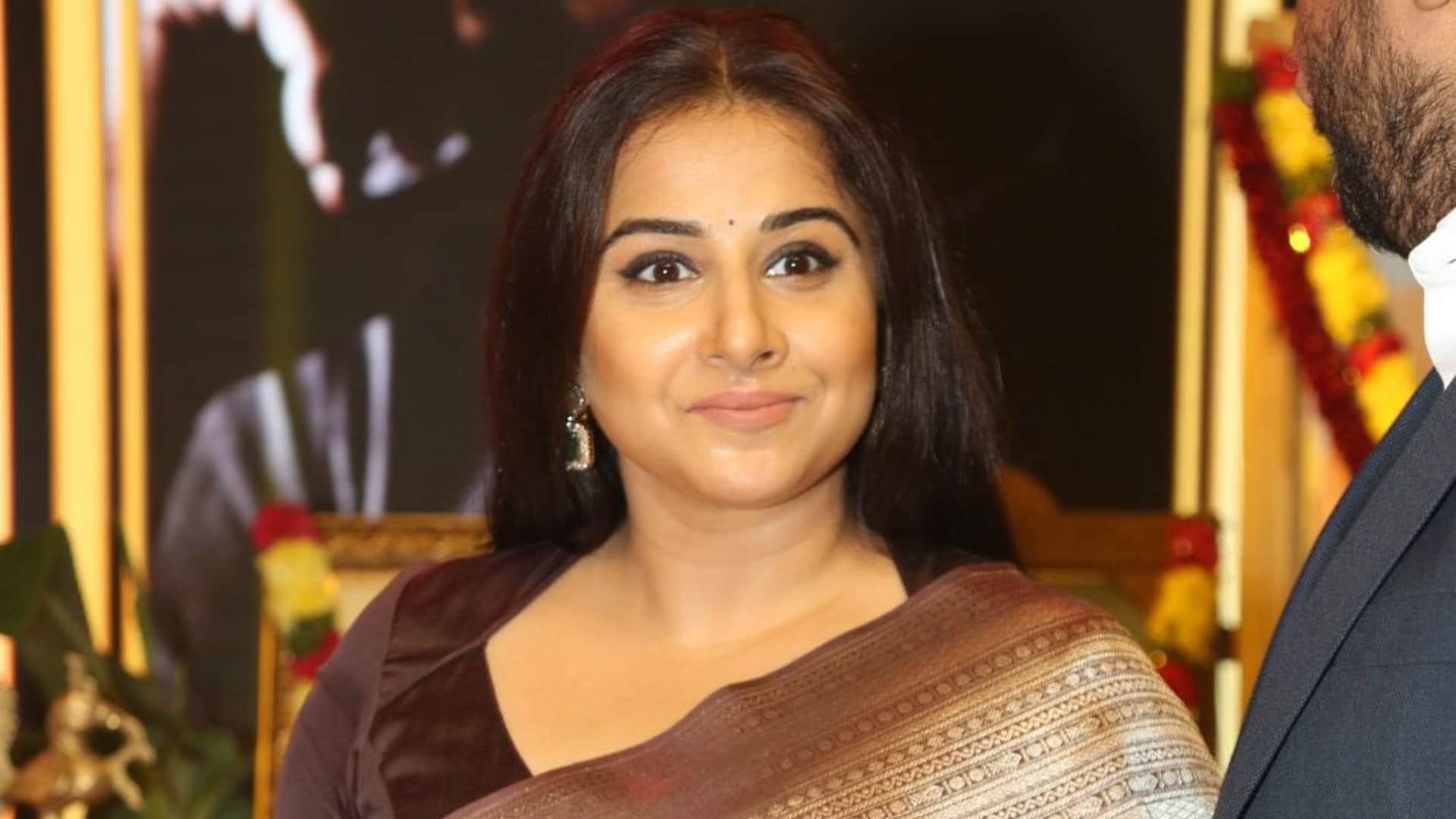 Vidya Balan Wear Lata Mangeshkar Gifted Saree While Receiving Dinanath Mangeshkar Award And become Emotional