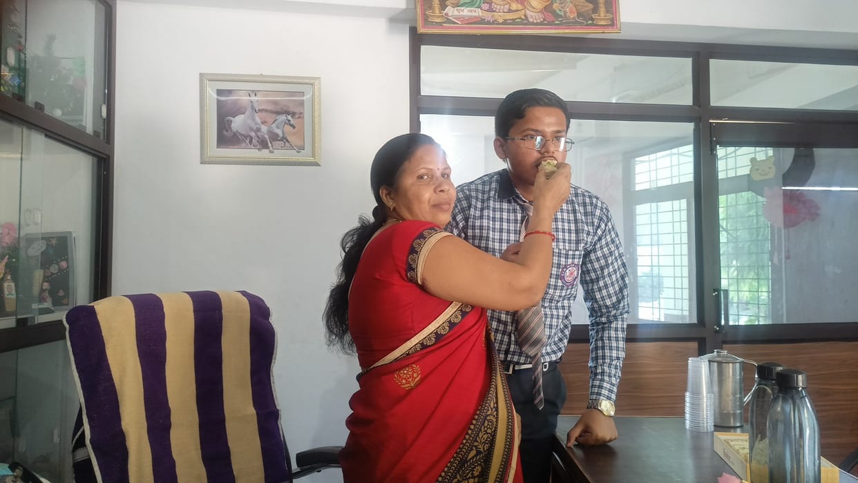 Prayagraj topper: Shivam in high school, Subasana district topper in Inter, many meritorious have same marks