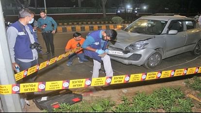 Delhi : दिल्ली में फिर कंझावला जैसा कांड, टक्कर मारने के बाद रिक्शा चालक को 200 मीटर घसीटा Delhi : Rickshaw puller dragged 200 meters after hitting