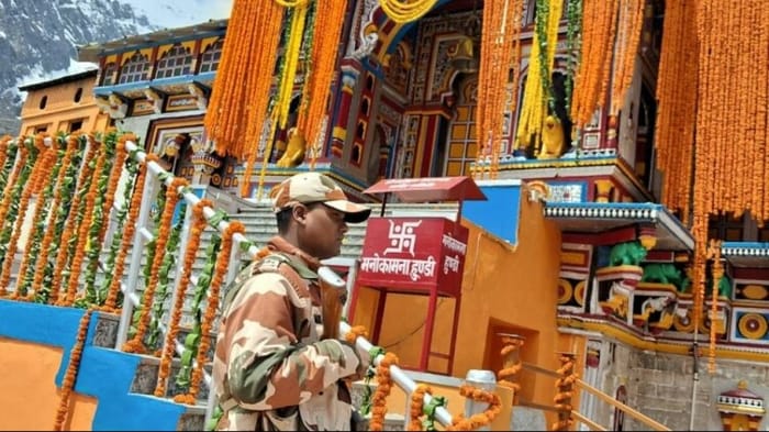 बद्रीनाथ धामका ढोकाहरू आज खोलियो 27 अप्रिल 2023 चारधाम यात्रा धाममा हिमपात हेर्नुहोस् तस्बिरहरू