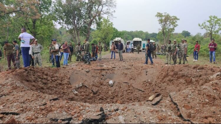 Chhattisgarh Naxal Attack: Seven naxalites including three minors arrested in dantewada Aranpur blast