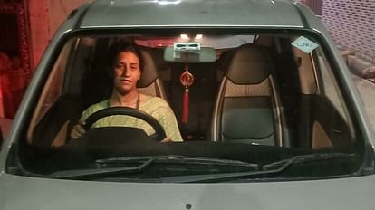 Dehradun: सोशल मीडिया पर छाई ओला कैब की महिला टैक्सी चालक, महिला स्वावलंबन की नई कहानी हैं इमराना Taxi driver Imrana is new story of women self-reliance driving Ola cabs to support her family Dehradun News