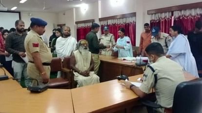 Ujjain: दबंगों ने दिगंबर अखाड़े की गौशाला की जमीन पर किया, फेंसिंग हटाई, संतों ने एसपी से लगाई गुहार The bullies occupied the land of Digambar Akhara Gaushala the saints appealed to the SP