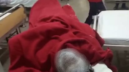 Lucknow: मुख्यमंत्री आवास के सामने युवक ने किया आत्मदाह का प्रयास, उत्पीड़न का लगाया आरोप A man tried to self immolate in front of CM office in Lucknow.
