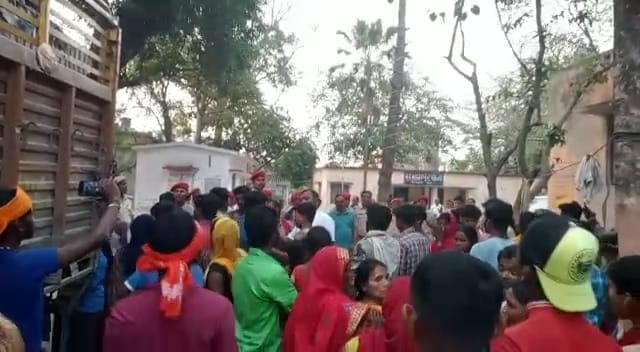 Bihar news : attack on police team in motihar after death of poisonous liquor case accused