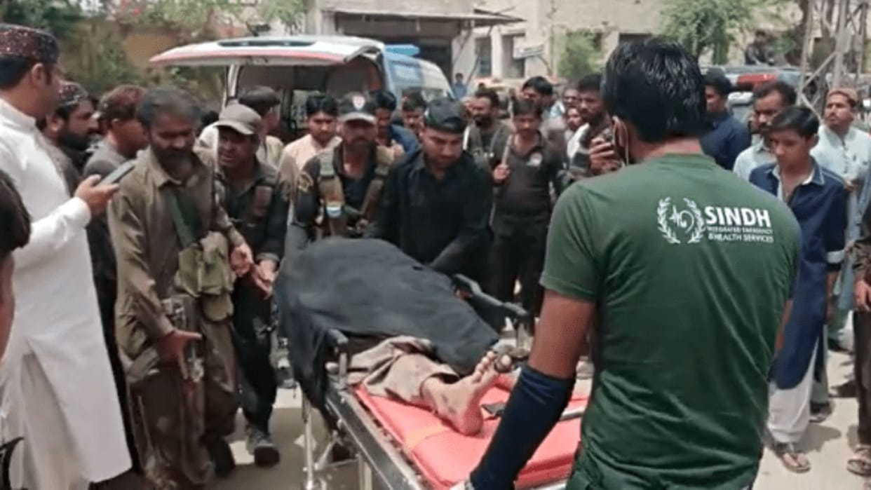six policemen killed during encounter with dacoits in Pak's Sindh province