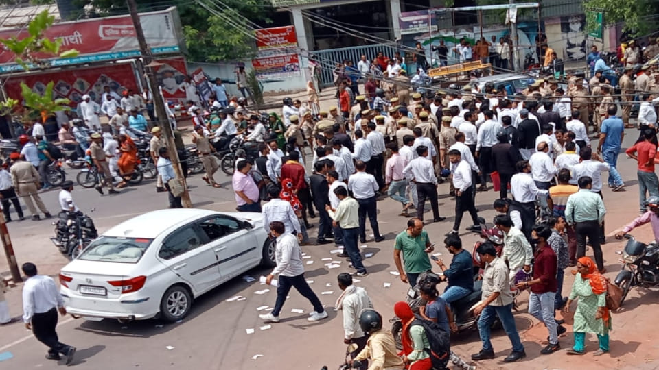 Scooty rider dies while lawyer seriously injured in car accident in Mathura