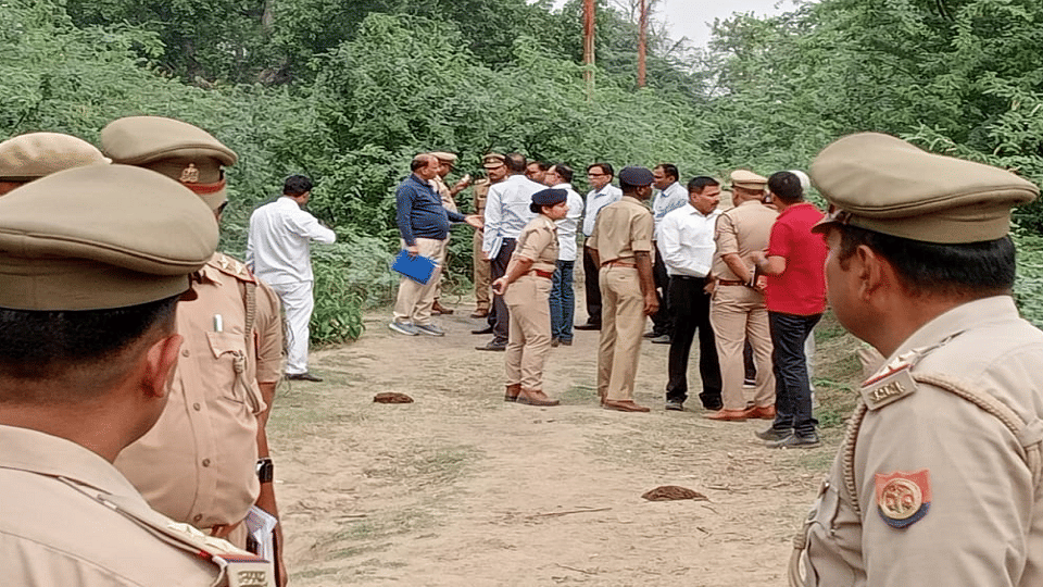 inquiry commission arrived in Jhansi to investigate asad and ghulam encounter case