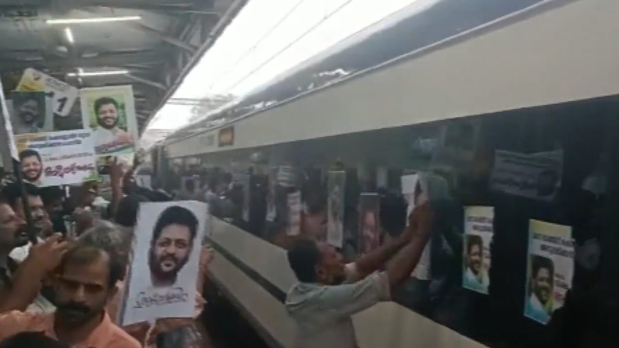 Video: Congress workers pasted posters of Palakkad MP VK Sreekandan on the windows of Vande Bharat Express