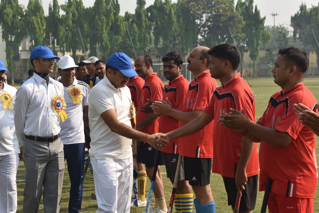 IG Azamgarh Akhilesh kumar inaugurated police hockey competition of Varanasi Zone