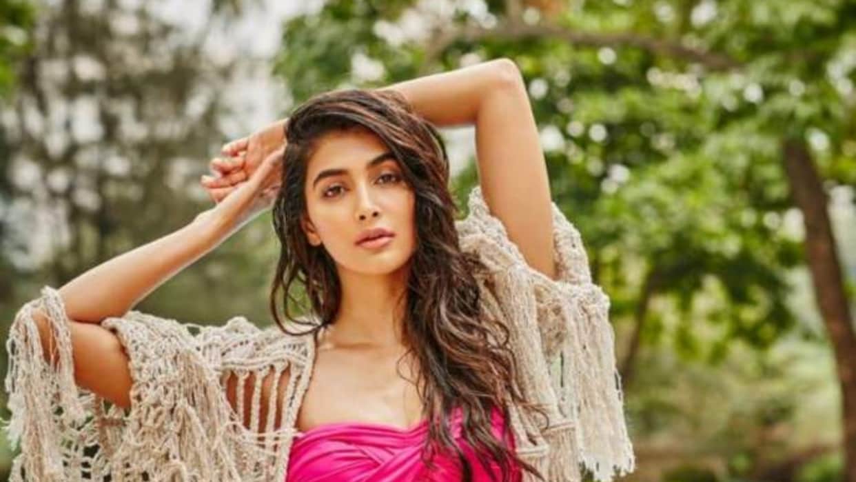 Actress Sreeleela Replace Pooja Hegde in Pawan Kalyan Starrer Ustaad Bhagat Singh