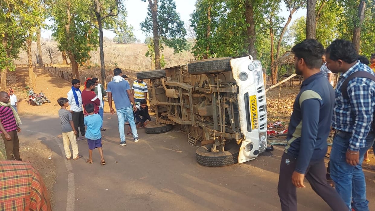 One killed, nine injured after pickup overturned in kabirdham