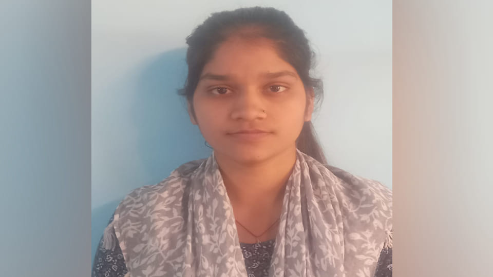 Suman and Gayatri brought laurels to family by getting good marks in up board exam in agra