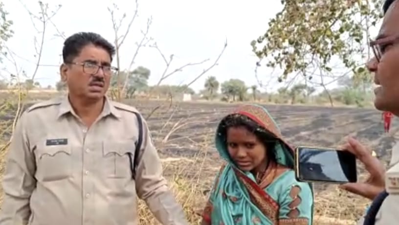 MP News: Police caught the mother who jumped into the well with three daughters in Dhar