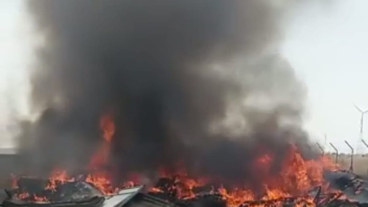 Truck caught fire while loading in solar plant of Barmer lakhs of goods  become ashes