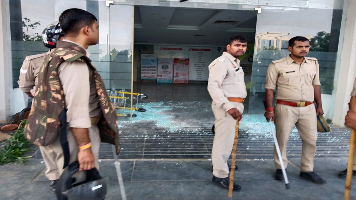 Advocates were beaten up in United Midcity Hospital, fellow lawyers ransacked the hospital