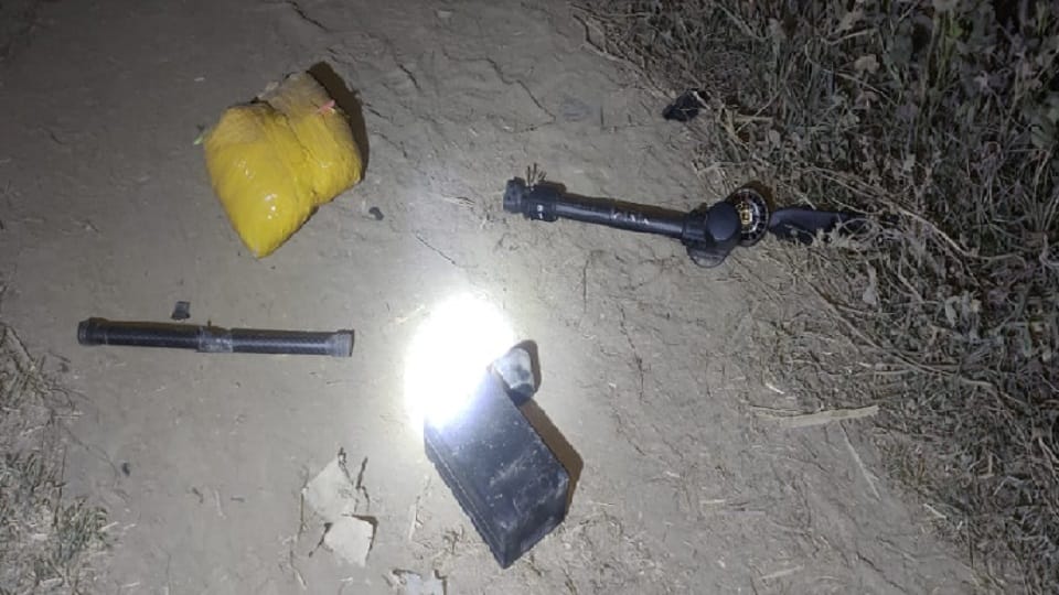 Amritsar BSF Sector seized a Pakistani Drone and around 2kg heroin at village Dhanoe Kalan, BOP Pulmoran: BSF