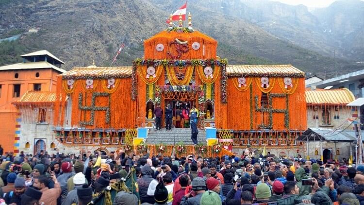 Badrinath Dham:कपाट खुलने के बाद धाम में हुआ 'चमत्कार', तीर्थ पुरोहित मान  रहे देश के लिए शुभ संकेत - Badrinath Dham Door Opening 2023 Miracle  Happened With Badrinath Idol Auspicious Sign For
