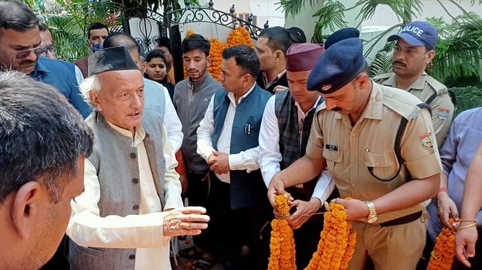 Uttarakhand: कैबिनेट मंत्री चंदन राम दास को अंतिम विदाई, श्रद्धांजलि देने पहुंचे मुख्यमंत्री धामी सहित कई नेता Uttarakhand cabinet minister Chandan Ram Das Funeral in Bageshwar Many leaders including CM Dhami Reached