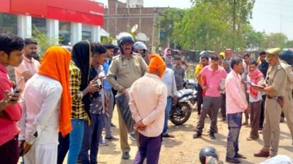 Road accident in Chandauli death of woman due to over speed truck hit bike