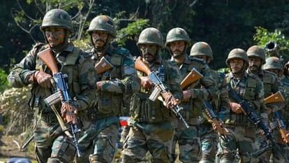 Indian Army: चुनौतियों को देखते हुए सेना ने शुरू की साइबर विंग, ड्रोन्स को लेकर भी हुआ अहम फैसला indian army commanders conference decide operational cyber wings drones
