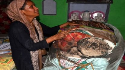 Aligarh News: घर में थी गोद भराई, सिलिंडर लीक होने से लगी आग, सामान जलकर हुआ खाक baby shower in house fire broke out due to leaking cylinder goods burnt to ashes