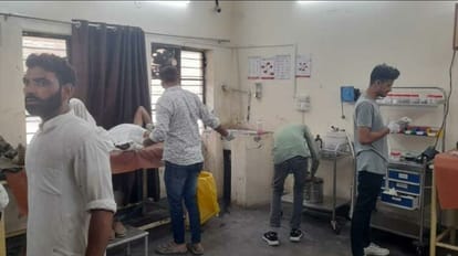 Roorkee News Bloody clash between two parties over electoral enmity five people injured