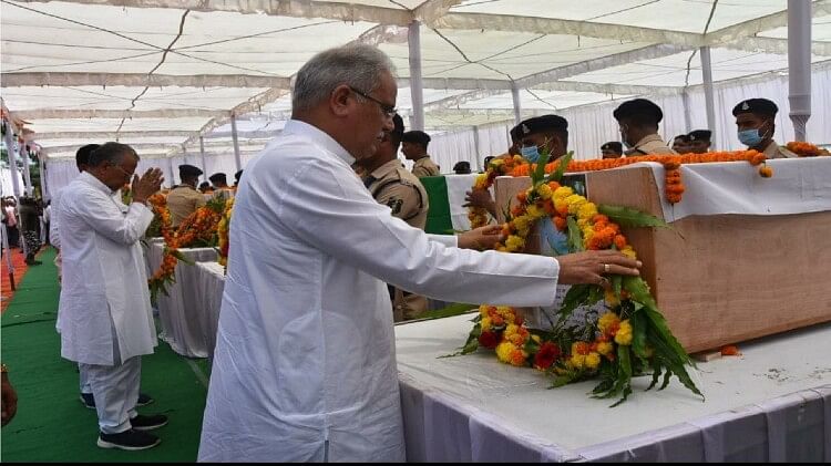 CM bhupesh Baghel tribute to martyred soldiers in dantetribute to martyred soldiers in dantewada naxal attack