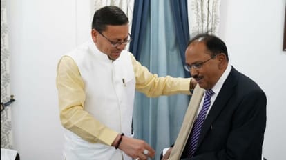 Uttarakhand: देहरादून पहुंचे राष्ट्रीय सुरक्षा सलाहकार अजीत डोभाल, सीएम धामी से की मुलाकात National Security Advisor Ajit Doval reached Dehradun and met CM Dhami