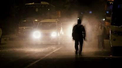 Weather In Delhi NCR: दिनभर तेज धूप और देर शाम चली धूल भरी आंधी, हल्की बूंदाबांदी से मौसम हुआ सुहावना Weather In Delhi NCR IMD Latest Alert Now Mausam Ka Haal News In Hindi