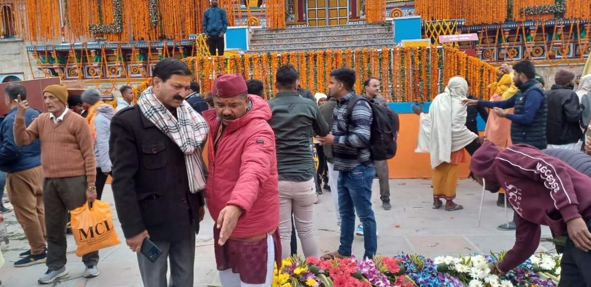 Badrinath Dham doors opened Today Icebergs are spread everywhere movement of villagers started in Mana