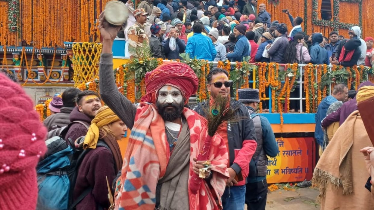 Badrinath Dham doors opened Today 27 April 2023 Chardham yatra Snowfall in Dham Watch photos