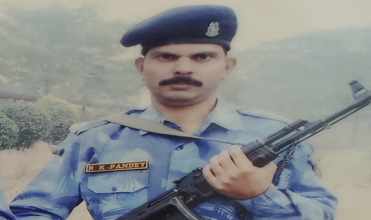 CRPF jawan from Ballia died due to cardiac arrest he was posted in Srinagar