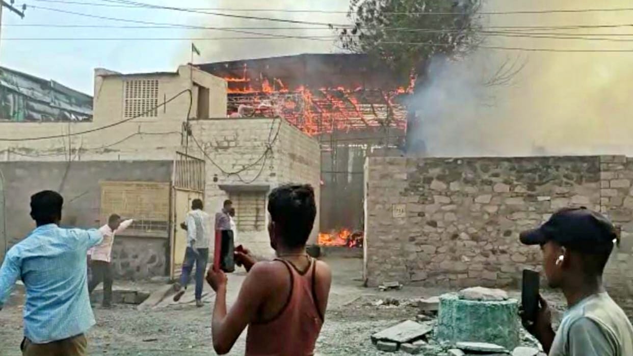 Barmer News Fire broke out textile factory of Balotra Industrial Area two factories and cloth worth lakhs burn