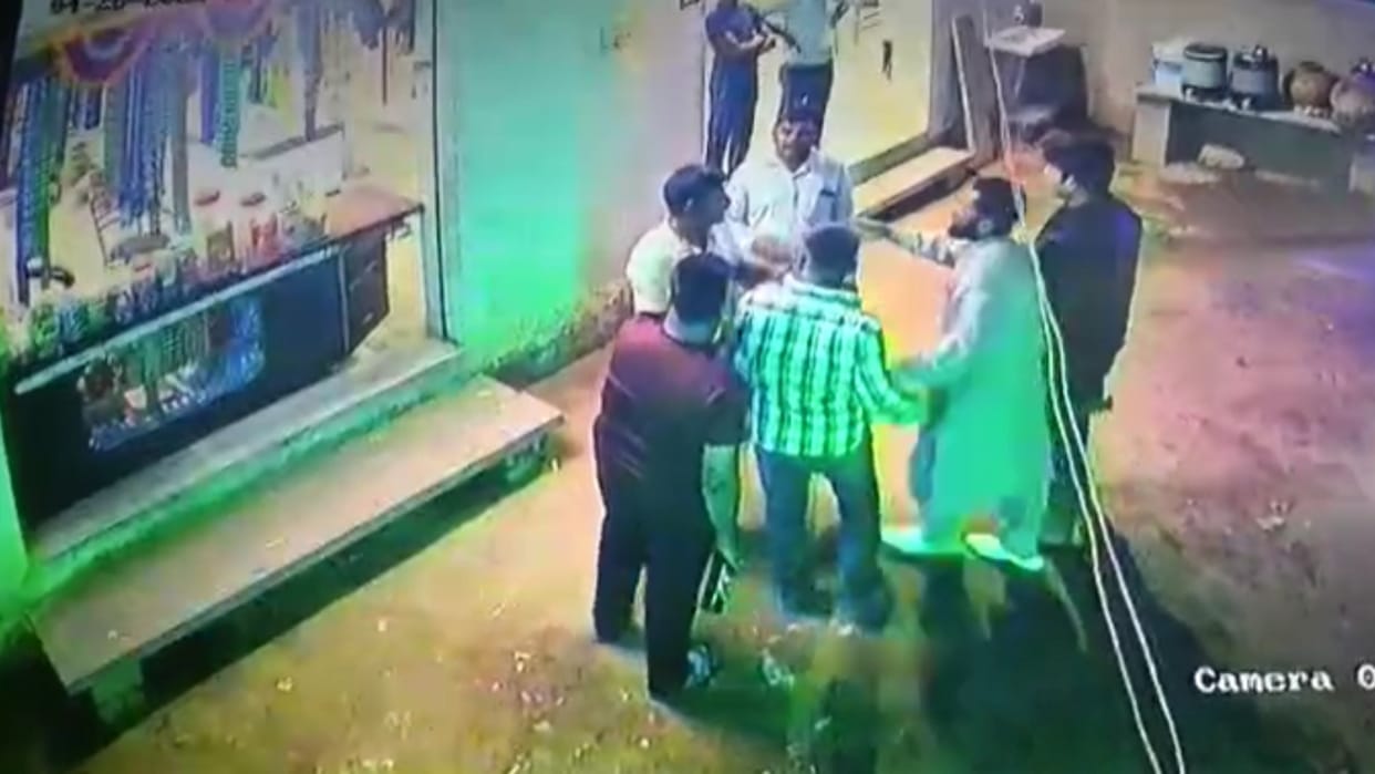 Roguers showed pistol to hotel owner after having meal said we are don not scared to Police