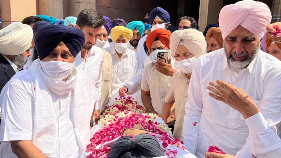 Parkash Singh Badal were wishing sukhbir badal and manpreet badal to unite