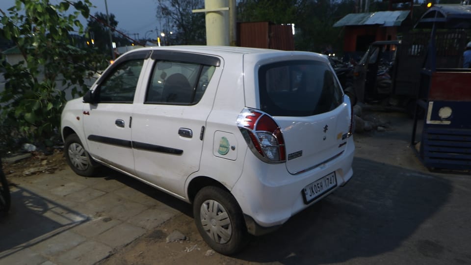 Jammu: Car mobile looted by dodging a young man SHO also nabbed the vicious by posing as an auto driver