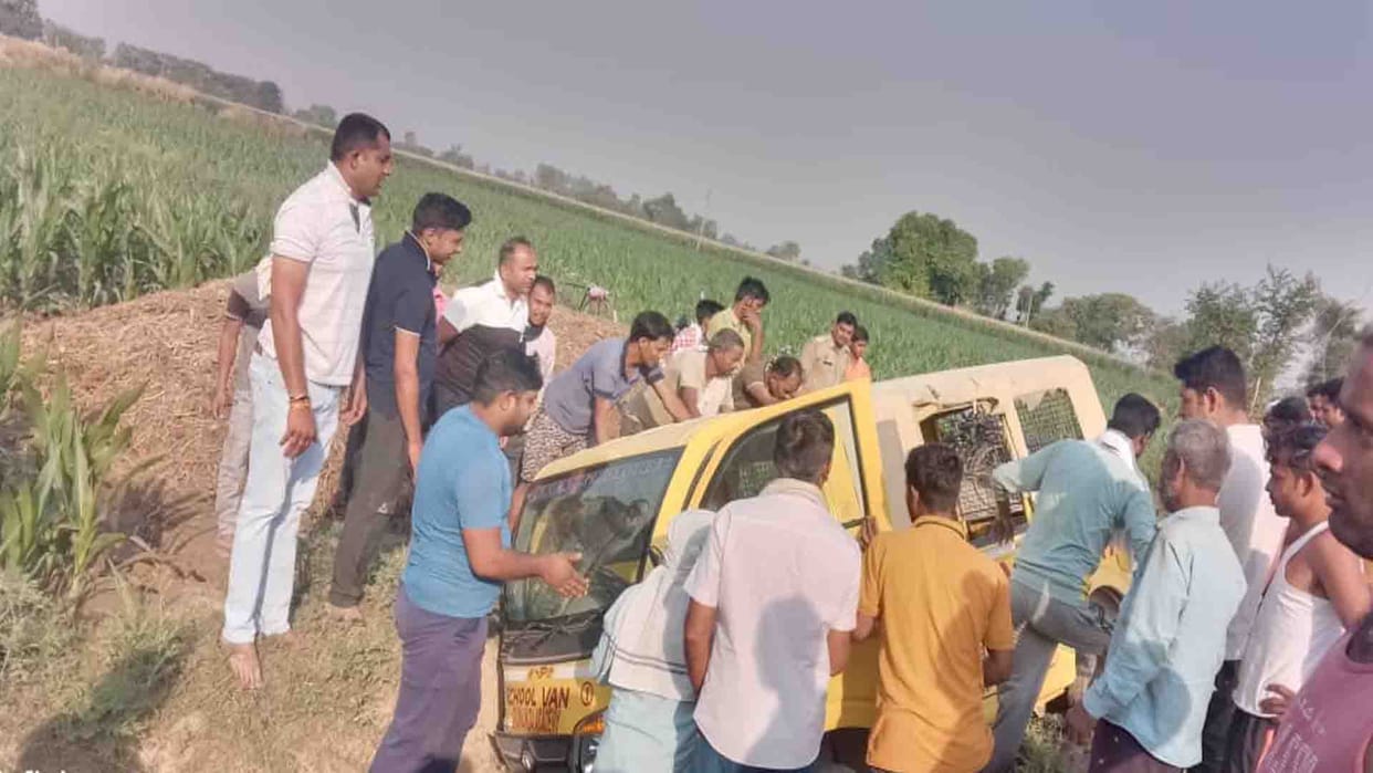 School van overturned in farrukhabad, many children injured
