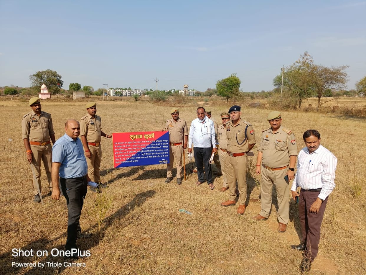 SP leaders property worth two crores attached in Chitrakoot, bulldozer has run on illegal building