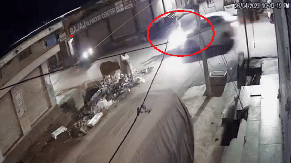 car driver hit bike and CCTV footage of incident has come in Jagdalpur