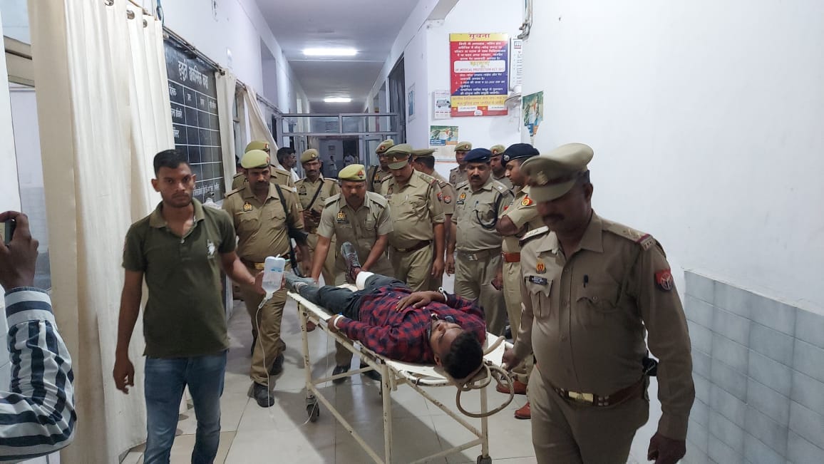 Police encounter in mau Rs 25 thousand rewarded criminal injured due to bullet  shot