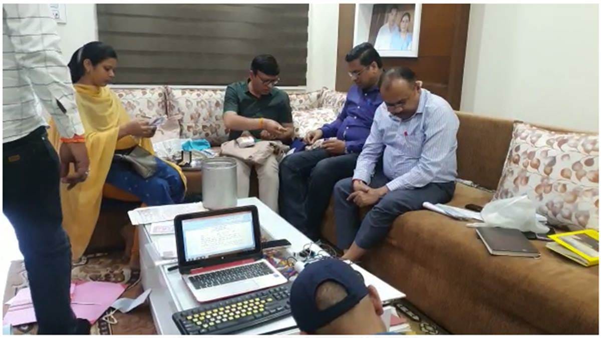 Lokayukta team raided four places including Khargone Patwari's house