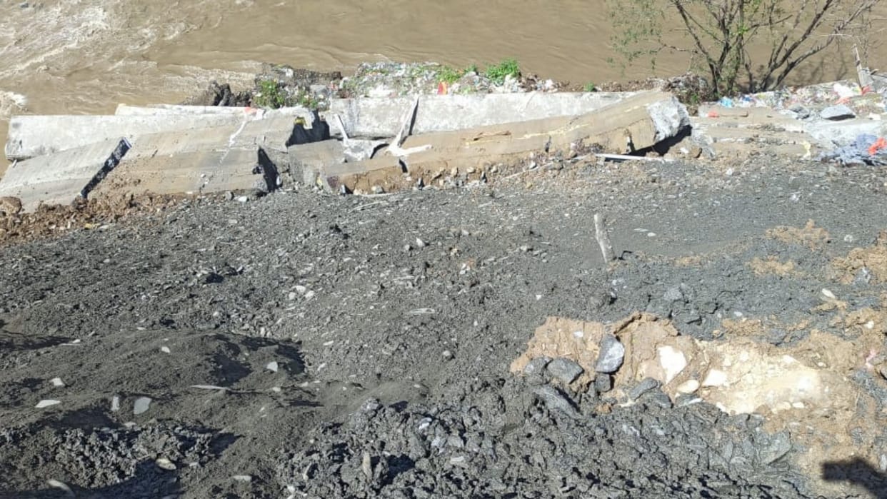 RCC Retaining Wall collapsed washed away in Ravi river chamba Himachal Pradesh