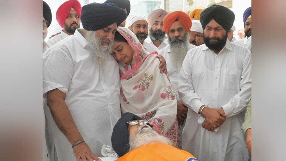 Parkash Singh Badal cremated in Badal village of Muktsar in Punjab