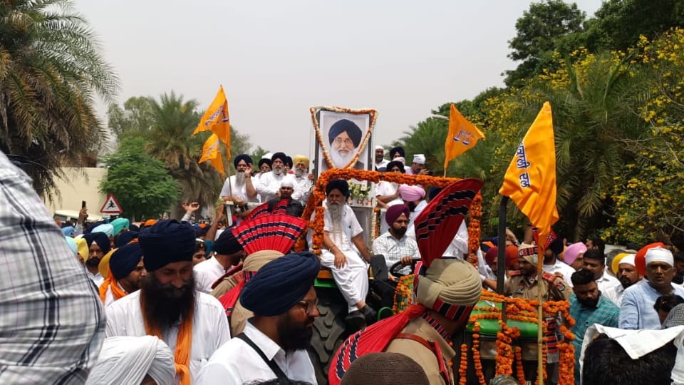 Punjab Former cm parkash singh badal last rites in Village badal of Muktsar live update